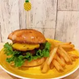 パイナップルバーガー ※ポテト付（Hawaiian cafe ALOHA）