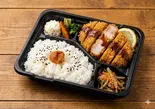 ロースかつ弁当（配色のふれ愛 お母さんの台所）