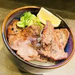上塩タン丼 200g（[こだわりの炭火炙り]ハラミ＆カルビ丼 一牛）