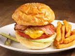 ベーコンチーズバーガー（TEX-MEX cafe ＆ diner KHB）