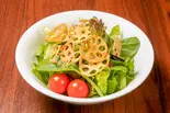 パリパリれんこんの和風サラダ Crispy Lotus Root Japanese Salad（焼鳥茶屋 初陣 西新店）