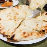 チーズナン Cheese Naan（カラチの空）