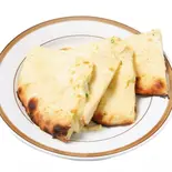 チーズナン  Cheese Kulcha（インド料理 マナカマナ 国立店）