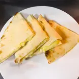 チーズナン(インドアジアン ダイニングバー ロータス)