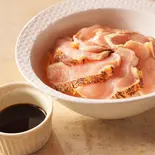【漬け】焦がしニンニクだれの鳥たたき丼～海賊風～（鳥たたき丼専門店 鳥姫）