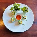 サーモンとアボカドの生春巻き(インドネパール料理ガールアガン)