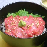 漬け本まぐろ中とろ丼(ハーフ)(本まぐろ中とろ切り落としと次の肉料理 マキバスタイル 芝浦店)