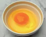 生卵(商品画像はこちらのトッピング)Raw egg※The Poke Bowl image is this topping（【ダイエット用】ヘルシイズポキボウル虎ノ門店 Healthy Pokebowl TORANOMON）