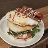 ハム卵ソーセージスペシャル（真夜中のぱんけーき）