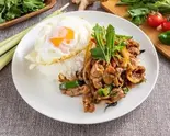 【肉が食べたいあなたに！】カオガパオシン khaw gaprao chin（バンハオ本店【タイ国認定レストラン「タイ・セレクト」】本格タイ料理）