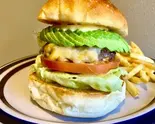 アボカドチーズバーガー(ポテト付)（Harema ハンバーガーとコーヒーと）