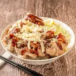メガ盛りヤンニョムチーズからあげ丼（メガ盛りからあげとぶた丼 まんぞく屋 大通店）