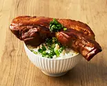 ！特特盛300g！豚角煮の丼 Extra Kakuni Rice Bowl（トロじゅわ煮込食堂 豚角丸 内田橋）