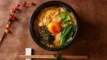 ニラ玉親子丼 Chive, Chicken＆Egg Rice Bowl（親子丼専門店 猪爪 太閤通店）