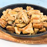 「地元の味」 ホルモン焼き（玉屋食堂）