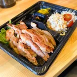 鶏せせり弁当（十三 オオカミ食堂）