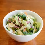 自家製ドレッシングのミニサラダ(初台スパイス食堂 和魂印才たんどーる)