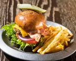 ベーコンチーズ バーガー Bacon&Cheese Burger(ウルフギャング・パック キッチン+バー 武蔵小杉店)