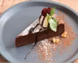 NYチョコレートケーキ生ブラウニー仕立（O's. Dining kitchen.）