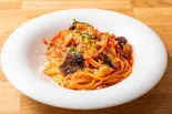 ベーコンと玉ねぎと揚げナスのトマトソースパスタ（生パスタ・ピザ・リゾット イタリアンバールN(エンネ)）