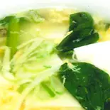 青菜と豆腐入りスープ/Vegetable tofu and egg soup(中華料理 龍門)