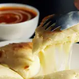 チーズナン Cheese Naan（アジアン料理 CARDAMOM 本店）
