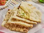 チーズナン Cheese Naan（インド料理ルンビニ）