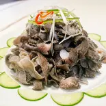 茹でセンマイの胡麻ソース添え（串門‐創作中国料理）
