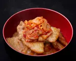 【キムチのせ】チャーシュー丼 (チャーシュー3枚,そぼろ50g,ご飯200g,キムチ)（キングチャーシュー丼 本店）