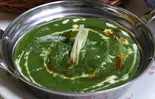 ほうれん草チキンカレーspinach chicken curry（インドカレースワズ）