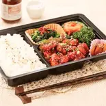 甘辛鶏の唐揚げ弁当（韓国家庭料理 でりかおんどる 新大久保店）