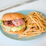 ベーコンバーガー【フライドポテト付き】（Over Drive Burger）