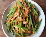 豚肉細切りとニンニクの芽炒め（張記中華食堂）
