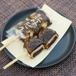 牡丹だんご1本(ごまだれ)（【明治45年創業】富久屋 ルミネ荻窪店）