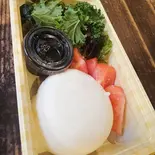 イタリア産ブラータチーズ季節のカプレーゼ（お肉と三浦野菜のお店THE BANFF(ザバンフ) 自由が丘店）