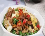 农家一碗香  唐辛子、豚肉、卵の辛いため（湘味食府）