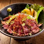 黒毛和牛レアステーキ丼(肉タレ屋 なんばBAL店)