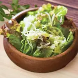 ミニサラダ(ドレッシング付き) Mini salad（東京豚汁 出汁と味噌の可能性。本店）