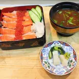 サーモンとイクラの親子チラシ（すし藤）