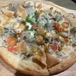釜揚げシラスとチーズのピザ（牡蠣バルITALY）