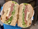 生ハムとタレッジョチーズ（ACベーグルズ【国産小麦100%使用もっちりベーグル】）