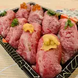 厳選牛赤身炙りの握り寿司(肉処 ぎんべこや)