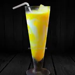 マンゴーラッシー Mango Lassi（LALIGURAS Indian Nepali Restaurant北浦和）