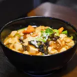 【当店人気No.5！】豚肉と豆腐醤油煮込み（中華料理刀削麺 逸品園）
