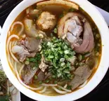 ブンボーフェ( bún bò huế )（SHINSEKAIYAKINIKU）
