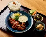 自家製タルタルソースのチキン南蛮と具だくさんの豚汁弁当（パーラー躙口）