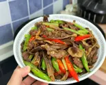 鹿茸茸と牛肉の炒め(易福菜館)