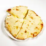 チーズクルチャ (ハーフ)Cheese kulcha (half size)（やっぱりインディア 大塚本店）