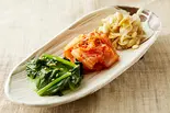 ナムル2種とキムチ盛り合わせ（炭香る親子丼『鶏々々』上戸田4丁目店）