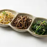 ナムル盛り合わせ（韓国居酒屋 トワヨ）